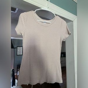 Old Navy Tee size small. Good condition